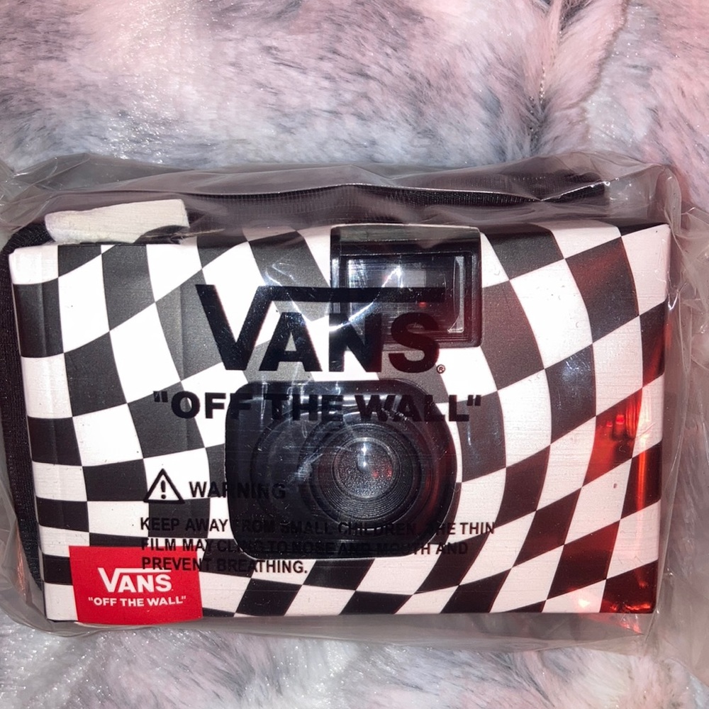 Van’s disposable camera w/ case